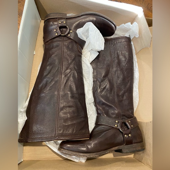 8.5 FRYE Phillip harness tall Dark Brown Extended Calf. Pre-Loved - Picture 8 of 10